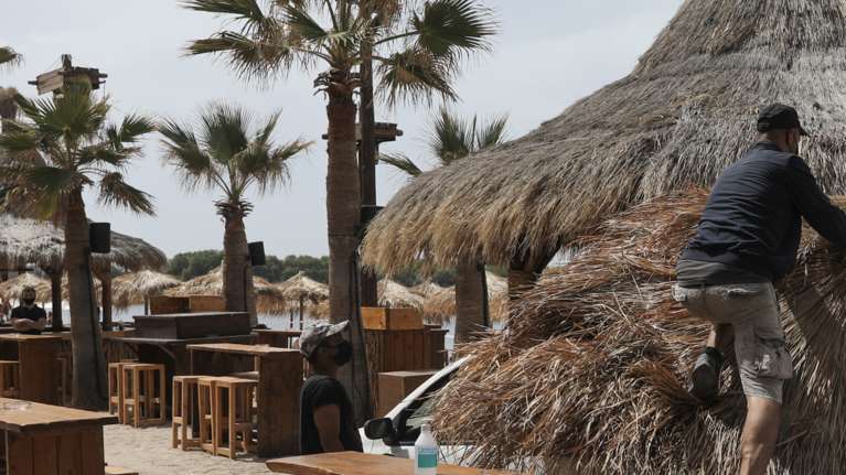 Κορονοϊός: Ανοίγουν παιδικοί σταθμοί, θερινά σινεμά, παραλίες, μουσεία και συναυλίες  - Τι μπορούμε να κάνουμε από αύριο