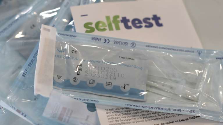 Δωρεάν self test από Δευτέρα και για τους 18 – 30: Ποιοι θα πρέπει να δηλώνουν το αποτέλεσμα στην πλατφόρμα και ποιοι όχι