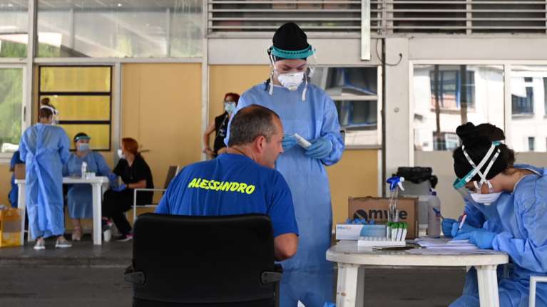 Κορονοϊός: Στο &quot;κόκκινο&quot; η αύξηση των κρουσμάτων - 50 νέα σε μια μέρα, τα 24 εισαγόμενα