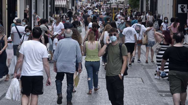 Οριστικό: Χωρίς μάσκες έξω, τέλος η απαγόρευση κυκλοφορίας και τα self test σε εμβολιασμένους