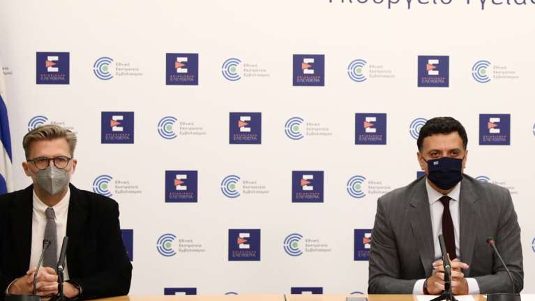 Άρση lockdown: Τέλος στα SMS - Εως τις 00:30 το ωράριο κυκλοφορίας -  Ελεύθερα από νομό σε νομό - Με self test στα νησιά