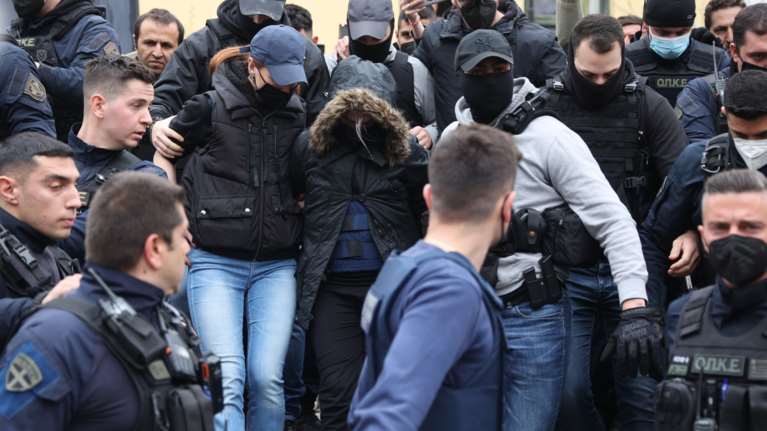 Παρέμβαση της Ρούλας Πισπιρίγκου μέσα από τη φυλακή: &quot;Ο Μάνος θα φάει το κεφάλι του&quot;