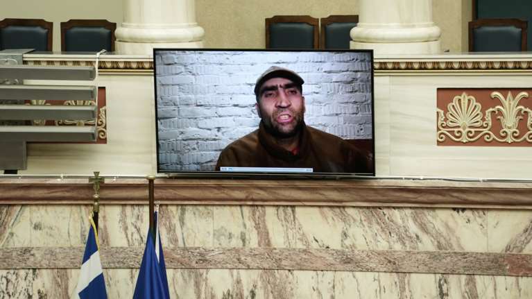 Πώς ο ομογενής από το Τάγμα Αζόφ &quot;καπέλωσε&quot; την ομιλία Ζελένσκι στη Βουλή