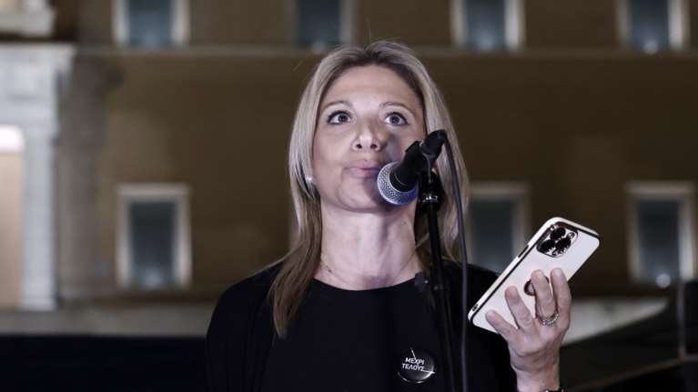 Καρυστιανού: &quot;Ελπίζω η σωτηρία της χώρας να έρθει μέσα από κάτι καθαρό και καινούργιο&quot; - Αρνητική για Σαμαρά και Τσίπρα