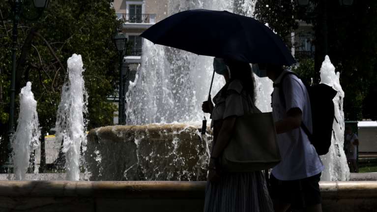 Meteo: Καύσωνας με 42άρια και σκόνη την Παρασκευή - Πού θα χτυπήσουν καταιγίδες και χαλάζι