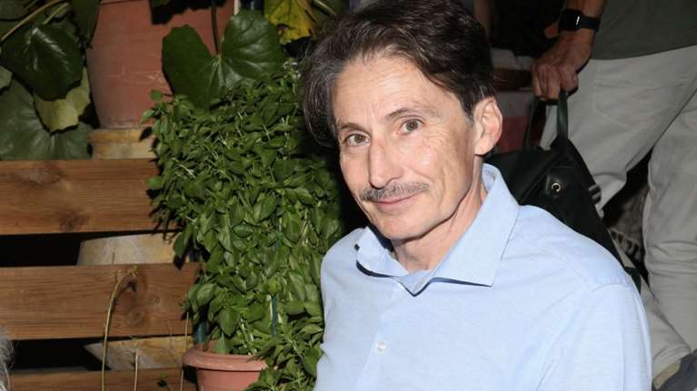 Ο εγγονός του ίδιου του Καραγάτση παίζει στη "Μεγάλη Χίμαιρα" - Ποιος είναι και ποιον υποδύεται