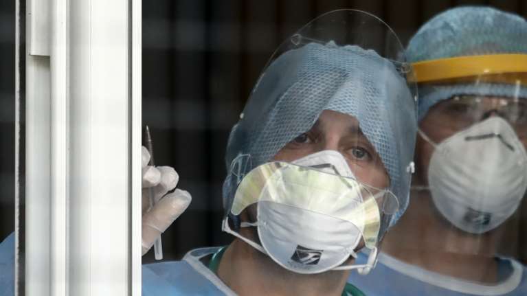 Κορονοϊός: Ποια πόλη πήρε τα σκήπτρα των κρουσμάτων - Μεγάλη διασπορά στη χώρα