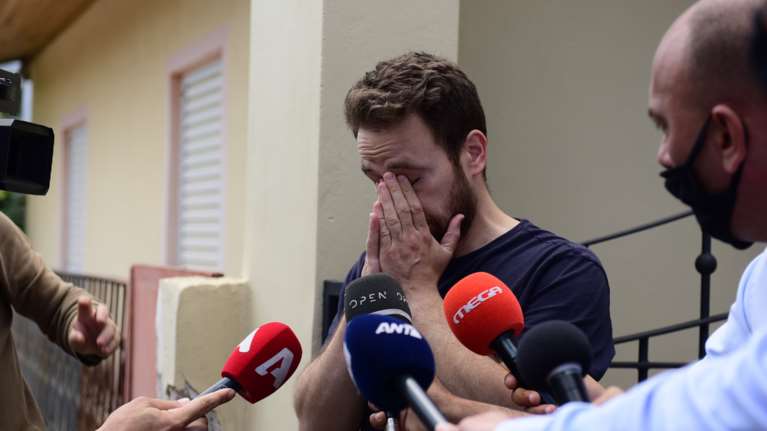 Γλυκά Νερά: "Συνειδητοποίησα ότι είναι νεκρή όταν μίλησα με την αστυνομία" - Συγκλονίζει ο πιλότος για την 20χρονη Καρολάιν