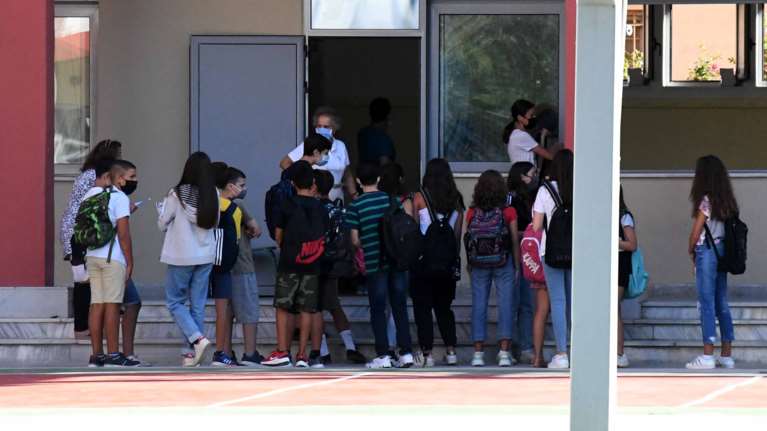 Παρατηρητήριο ΝΔ: Τα τρία Fake news για το άνοιγμα των σχολείων