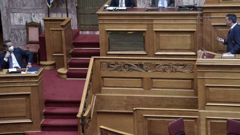 Η απίστευτη κόντρα Μητσοτάκη- Τσίπρα για τον διαχειριστή της πολυκατοικίας και το πτυχίο του επικεφαλής του ΣΥΡΙΖΑ