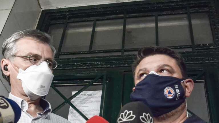 Έξαλλος ο Τσιόδρας για το γηροκομείο με τα 32 κρούσματα: "Από το προσωπικό η διασπορά - Η Αθήνα δεν πάει καλά"