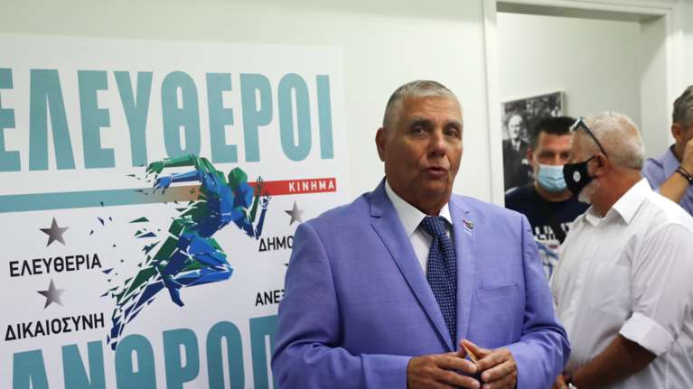 Αυτός είναι ο &quot;αρχηγός των ανεμβολίαστων&quot; που νόσησε με κορονοϊό και αποκάλυψε ο Καμπουράκης- Ο Γιώργος Τράγκας