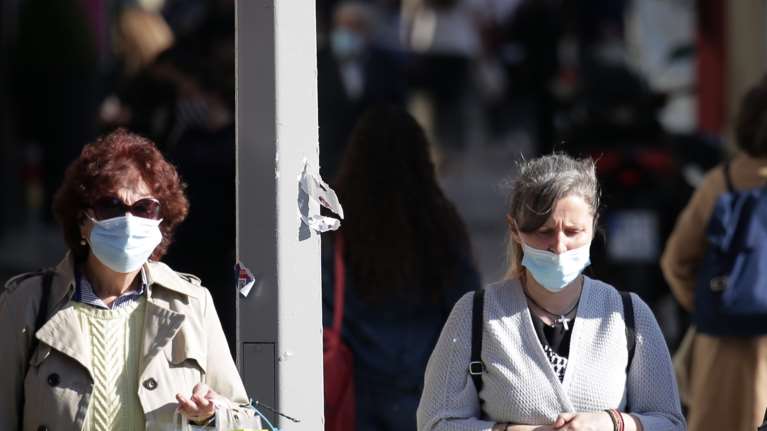 Κορονοϊός: Τι αλλάζει από σήμερα για εκατομμύρια Έλληνες - Mάσκα παντού και απαγόρευση κυκλοφορίας τη νύχτα