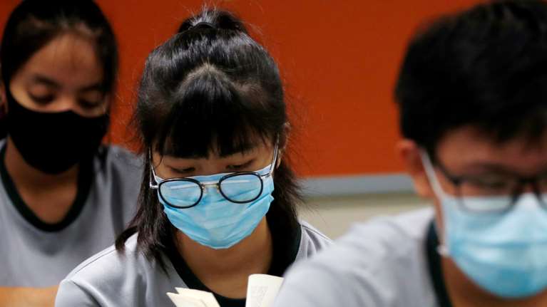 &quot;Βόμβα&quot; από το CDC: Ο κορονοϊός μπορεί να μεταδοθεί και αερογενώς με σταγονίδια