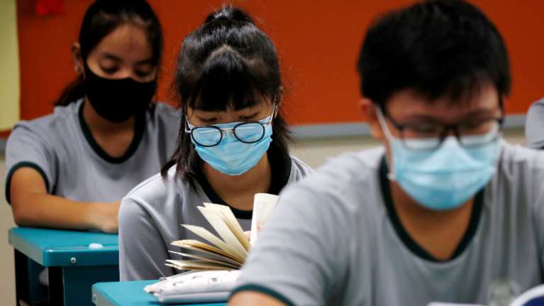 Νέα μελέτη: Όσοι φοράνε γυαλιά έχουν μικρότερη πιθανότητα να αρρωστήσουν από κορονοϊό