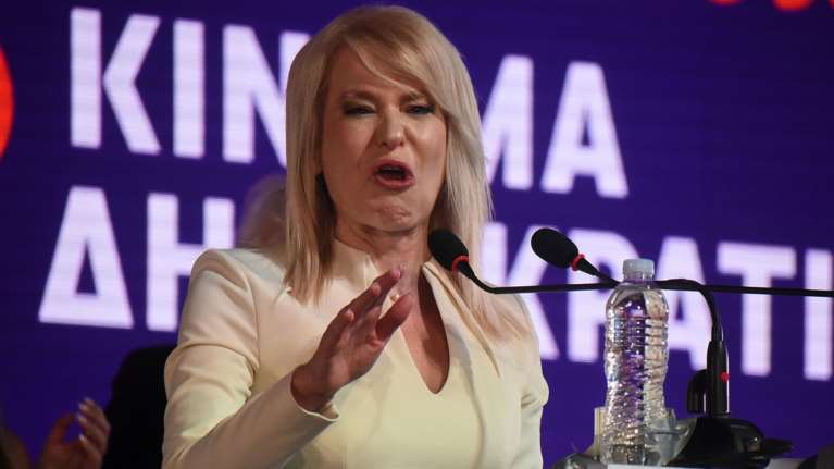 Viral τα δάκρυα της Τζάκρη στο συνέδριο του κόμματος Κασσελάκη: &quot;Έχουν φάει τόσα λεφτά από το 1821…&quot; [βίντεο]