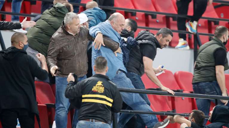 Superleague: Μόνο με πρόστιμο τιμωρήθηκαν Βόλος και Άρης για τις εικόνες ντροπής στο Πανθεσσαλικό