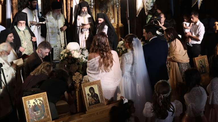 Τέλος στους κορονο-γάμους: Μέχρι 100 άτομα σε γάμους και βαφτίσεις λόγω των κρουσμάτων κορονοϊού