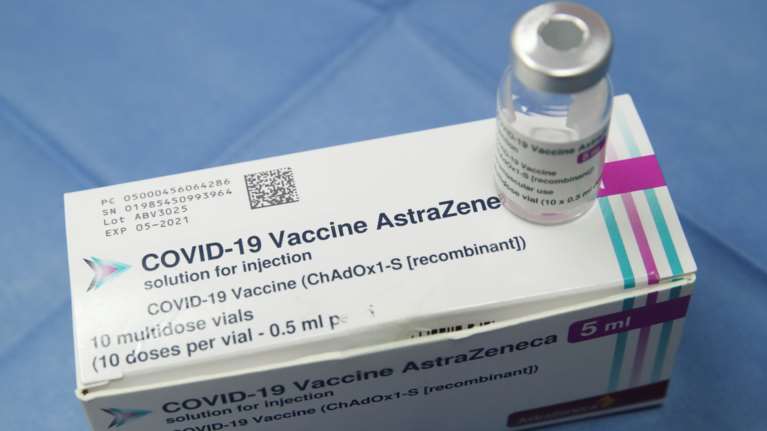 Iρλανδία: Ανεστάλη για προληπτικούς λόγους το εμβόλιο της AstraZeneca