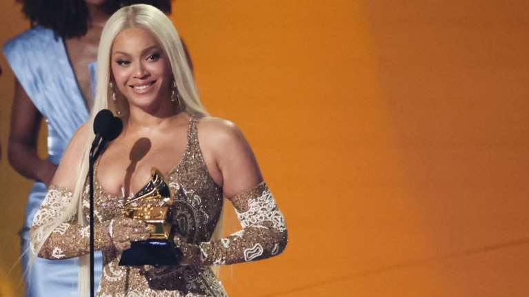 Grammy Awards: Μεγάλη νικήτρια της βραδιάς η Μπιγιονσέ - Βραβεύτηκε πρώτη φορά για το καλύτερο άλμπουμ της χρονιάς