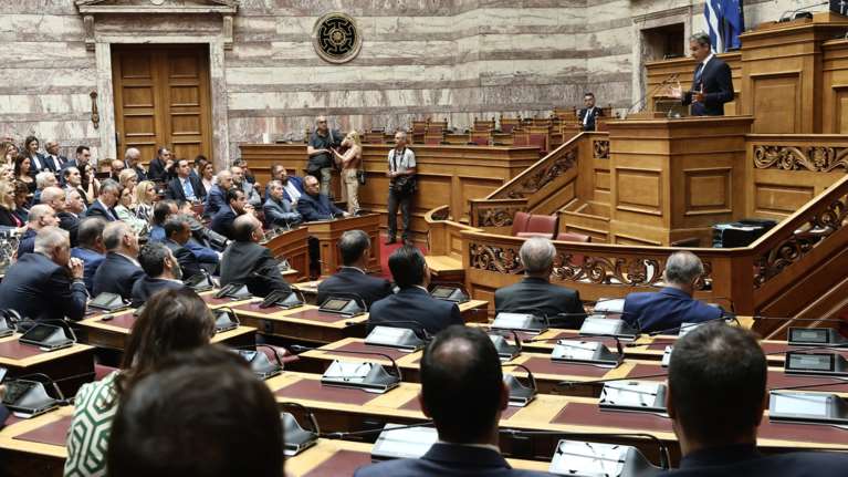 Πολλή γκρίνια από τους βουλευτές σε Μητσοτάκη: Αιχμές για &quot;δουλειές&quot; σε κολλητούς αλλά και για τον γάμο των ομόφυλων ζευγαρών