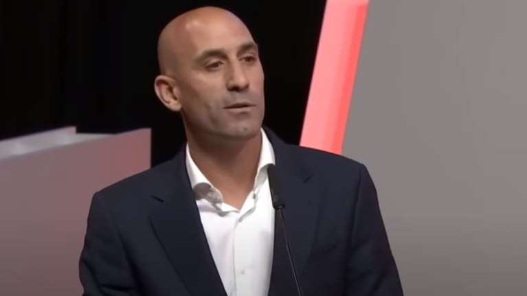 Η Αστυνομία αναζητά τον Ρουμπιάλες του Hermosogate κι αυτός λιάζεται στον Άγιο Δομίνικο [εικόνες]