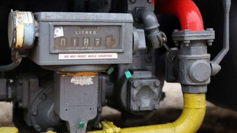 Πόσο θα κόστιζε σήμερα ένα λίτρο πετρελαίου θέρμανσης; Η εξωφρενική τιμή