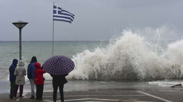 Με &quot;ανοιξιάτικο χιονιά&quot; μας αποχαιρετά ο Μάρτιος - Πέφτει ο υδράργυρος, έρχονται καταιγίδες και χιόνια