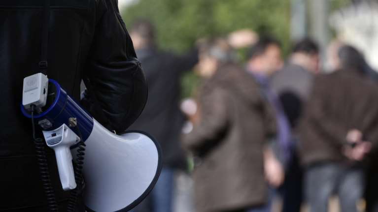 Πανελλαδική 24ωρη απεργία την Τρίτη: Ποιοι συμμετέχουν - Τι ισχύει για σχολεία και μέσα μεταφοράς