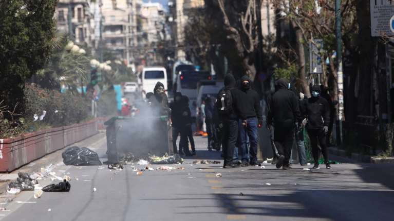 &quot;Οι αστυνομικοί διώκονται γιατί παραβίασαν τις εντολές&quot;, λέει η αστυνομία για την ΑΣΟΕΕ - Πότε χρησιμοποιείται το όπλο