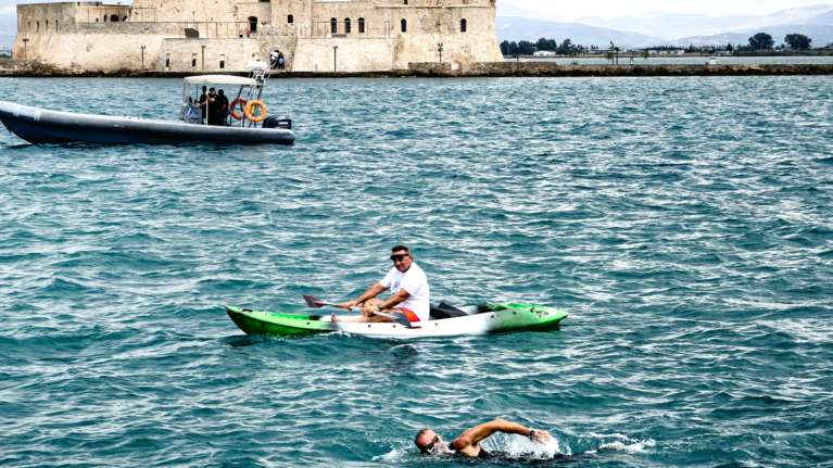 Ναύπλιο: Ο Σταύρος θα κολυμπήσει 100 χιλιόμετρα ως τις Σπέτσες για πολύ καλό σκοπό [εικόνες]