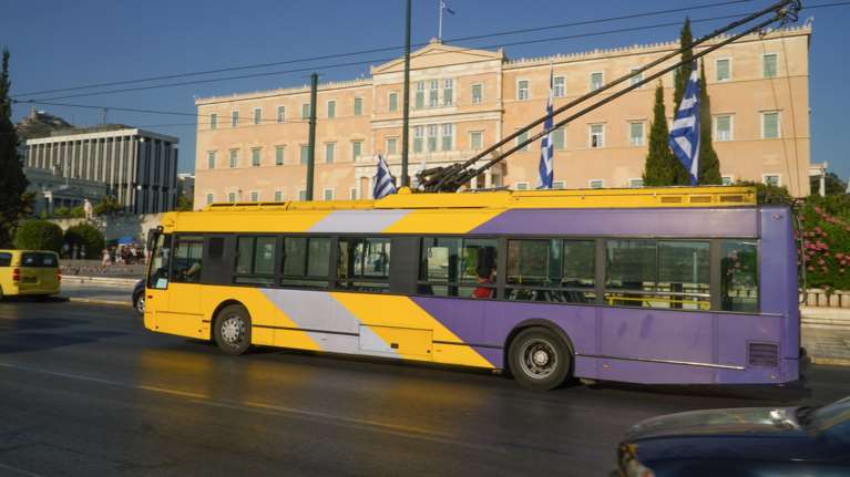 Καταργούνται σταδιακά τα τρόλεϊ - Από 13 Σεπτεμβρίου η 24ωρη λειτουργία του μετρό κάθε Σάββατο