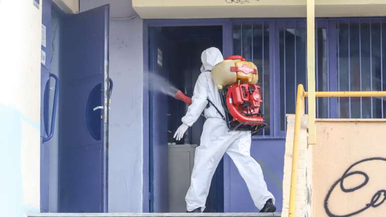Θεσσαλονίκη: Απολυμάνθηκαν τρια σχολεία στη Σίνδο με τρεις μαθητές ασυμπτωματικούς φορείς του κορονοϊού