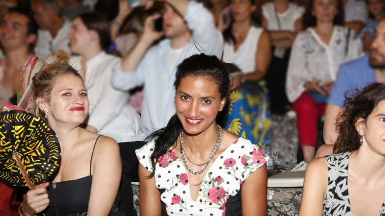 Ορόρα Μαριόν Αρζόγλου: Σπάνια εμφάνιση για την ηθοποιό κόρη του Κώστα Αρζόγλου με την εξωτική ομορφιά