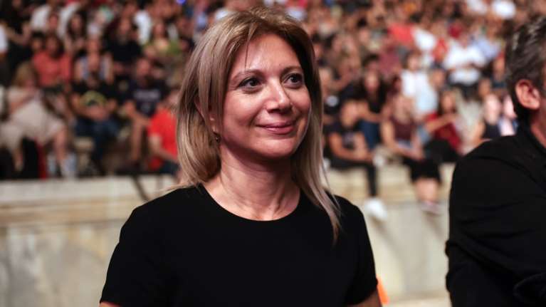 Μαρία Καρυστιανού: Τη Δευτέρα καταθέτει στη Βουλή 1,3 εκατ. υπογραφές - "Να πάρουμε πίσω το οξυγόνο"