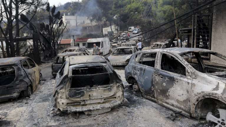 Δίκη στο Μάτι: Μας έδωσαν και θάψαμε λάθος νεκρό - Υπήρξε συγκάλυψη για να γίνει εκταφή και να αλλαχτούν οι σοροί
