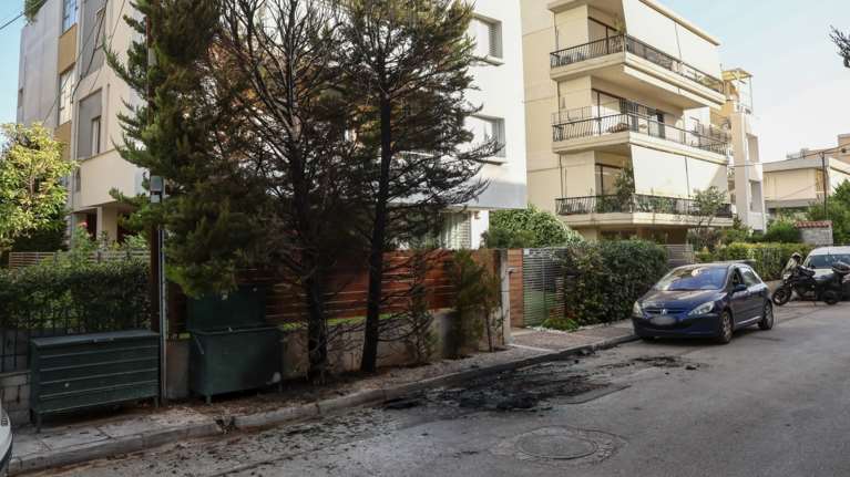 Επίθεση στην πρόεδρο του Αρείου Πάγου: Σοκάρει ο αστυνομικός - &quot;Καιγόμουν σε χέρια και πρόσωπο&quot;