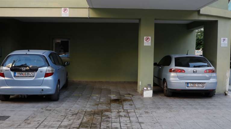 Εν ψυχρώ εκτέλεση άνδρα στην Καλλιθέα: Τον πυροβόλησαν σε κεφάλι και λαιμό - Οι πρώτες εικόνες από το σημείο