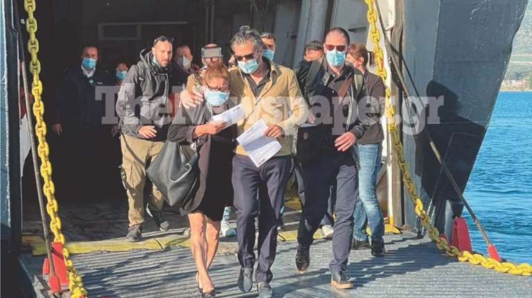 Οικογένεια Καρολάιν: &quot;Η γιαγιά δεν μπορεί να πάει τη Λυδία βόλτα&quot;- Να φύγουν τα κανάλια έξω από το σπίτι