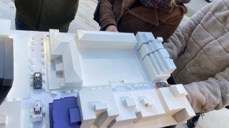 Άλκης Καμπανός: Αποδοκιμάστηκαν οι δράστες στο δικαστήριο - Μακέτα από το σημείο της δολοφονίας [βίντεο]