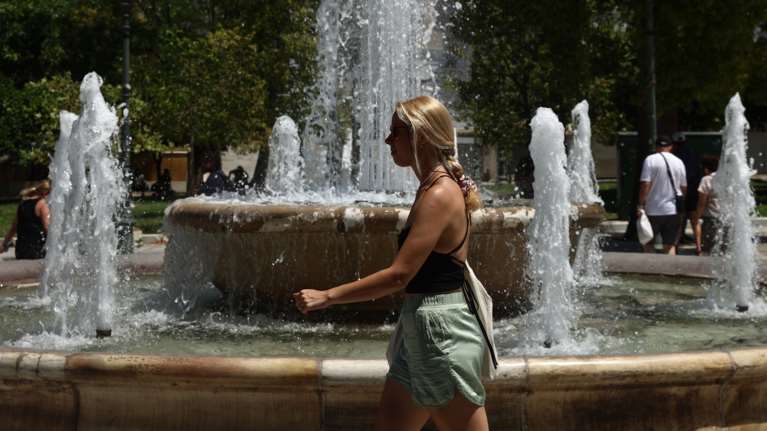 Καιρός: Ανάσες δροσιάς πριν από τον καύσωνα με 44άρια - Ποιες θα είναι οι πιο δύσκολες ημέρες