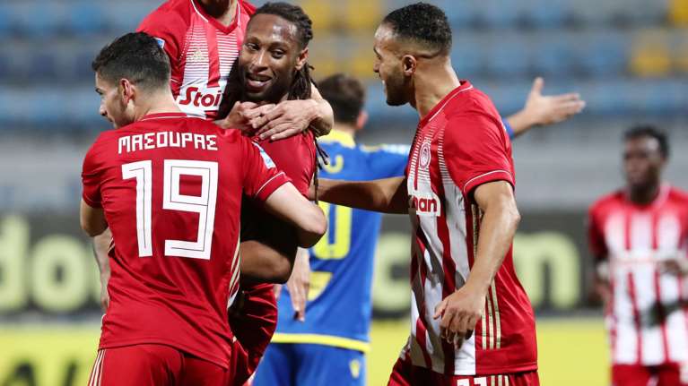 Ολυμπιακός: Τριπλό &quot;χτύπημα&quot; - Ανανέωσαν Ελ Αραμπί, Μασούρας, Σεμέδο