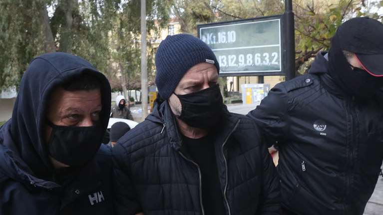 Δημήτρης Λιγνάδης: Το κόκκινο αμάξι, η θέα του σπιτιού και το &quot;ψάρεμα&quot; στην πλατεία - Τα κοινά στοιχεία στις καταθέσεις