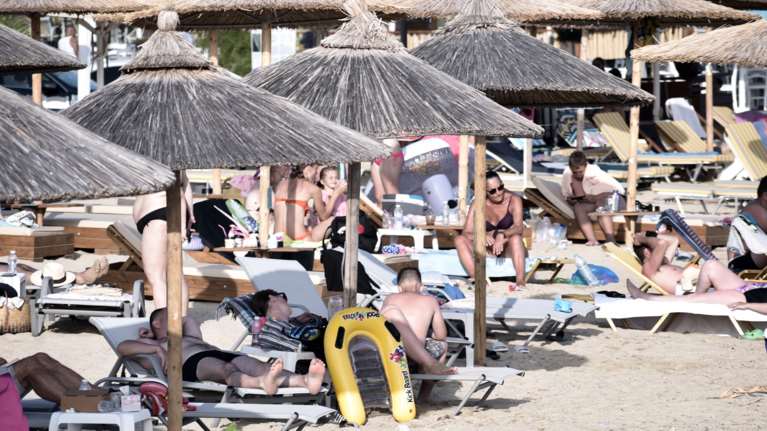 Καύσωνας: Δωρεάν είσοδος σε οργανωμένες παραλίες της Αττικής - Για ποιες πρόκειται