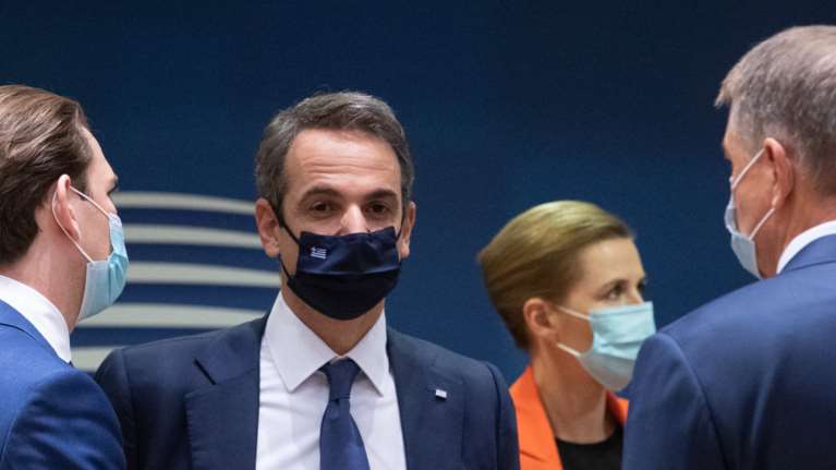 Δυσαρέσκεια Μητσοτάκη στη Σύνοδο Κορυφής: "Οι ΗΠΑ επιβάλλουν κυρώσεις στην Τουρκία και η Ευρώπη βαλτώνει σε... αν"