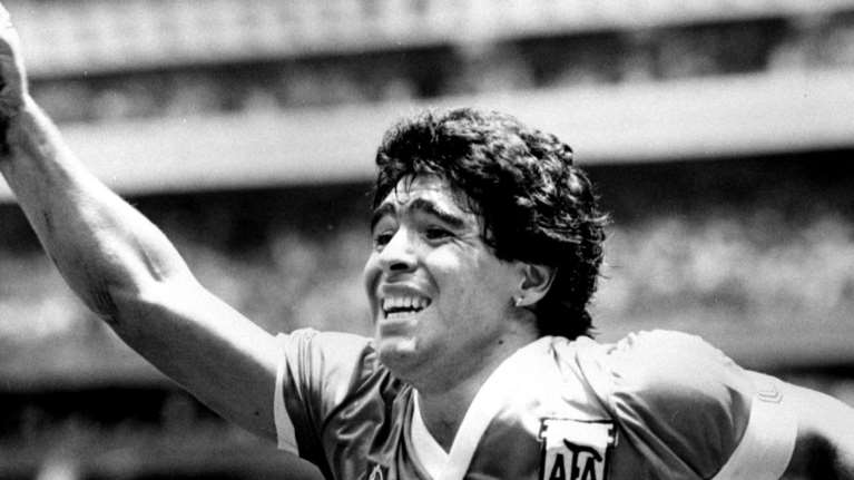 Ντιέγκο Μαραντόνα: Ο Θεός πήρε πίσω το... χέρι του - Οι κορυφαίες στιγμές ενός θρύλου