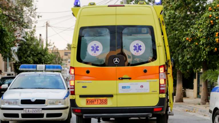 Θρίλερ στην Κόρινθο με τον 22χρονο νεκρό: Εχει μαχαιριά στον λαιμό - Τον βρήκε ο αδελφός του σε λίμνη αίματος