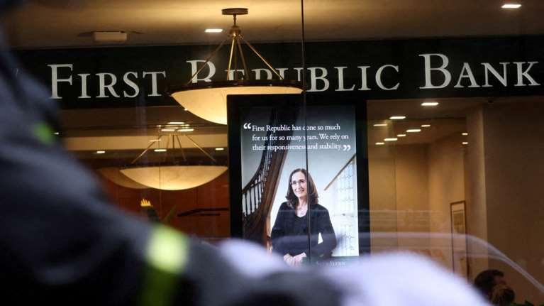 Νέο &quot;κανόνι&quot; στις ΗΠΑ: Κατέρρευσε η First Republic Bank - Περνά στα χέρια της JPMorgan