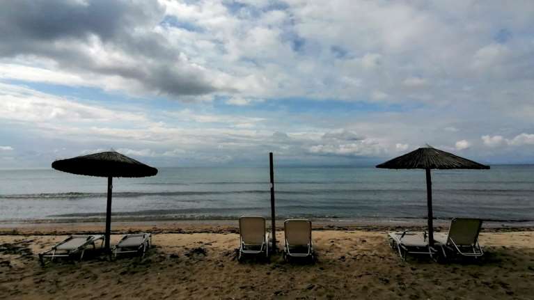 Καιρός: Έως τους 30 βαθμούς η θερμοκρασία - Δυνατοί άνεμοι έως 8 μποφόρ στο Αιγαίο