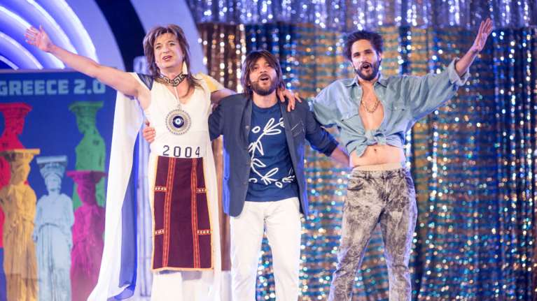 &quot;Παρέλαση&quot; ηθοποιών στο Βεάκειο Θέατρο - Στην πρεμιέρα της παράστασης &quot;1821 - Η επιθεώρηση&quot;